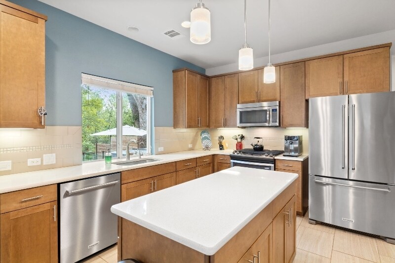 Building Photo - 2409 Spanish Camp Cove