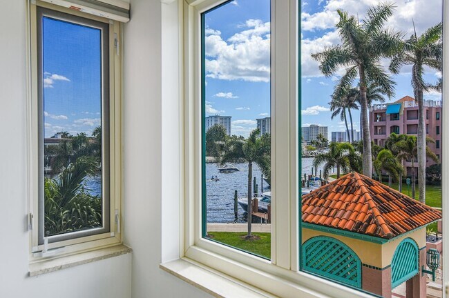 Building Photo - 100 SE 5th Ave