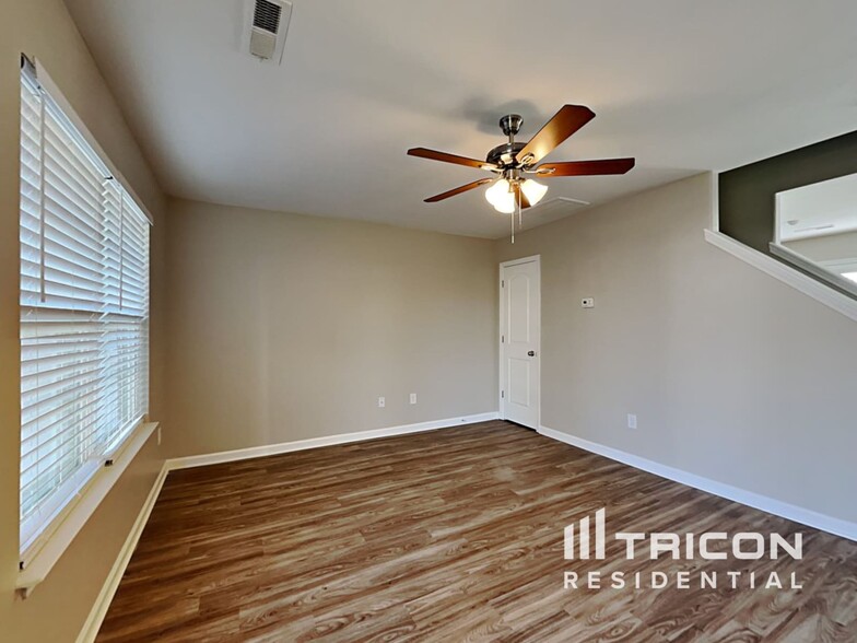 Building Photo - 661 Thistle Dr