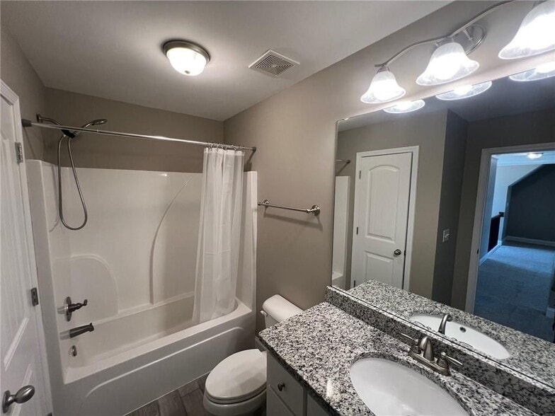 Building Photo - 732 E Jefferson St