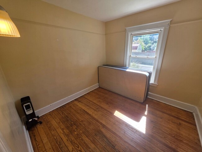Building Photo - 35 Manitou Ave