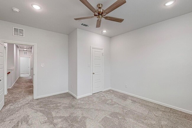 Building Photo - 4 Bed 3 Bath Luxurious Townhome in Frisco!