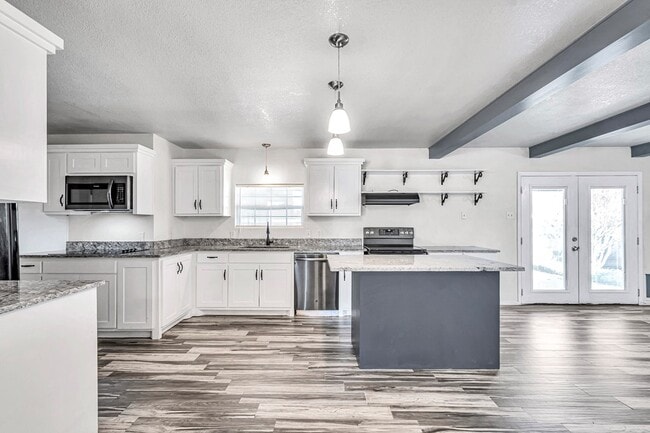 Building Photo - 1300 Bonham Ave