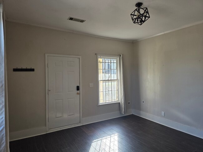 Building Photo - 2529 Napier Ave