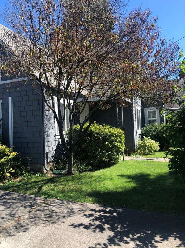 Primary Photo - 1032-1038 Woodrow Ln