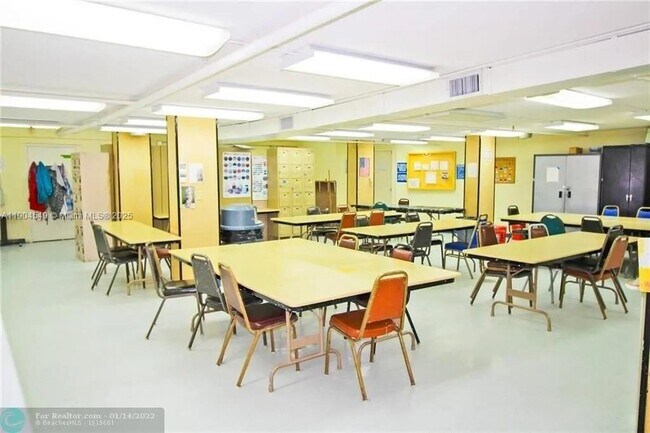 Building Photo - 4008 Berkshire A