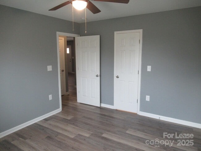 Building Photo - 143 Glen-Gar Dr