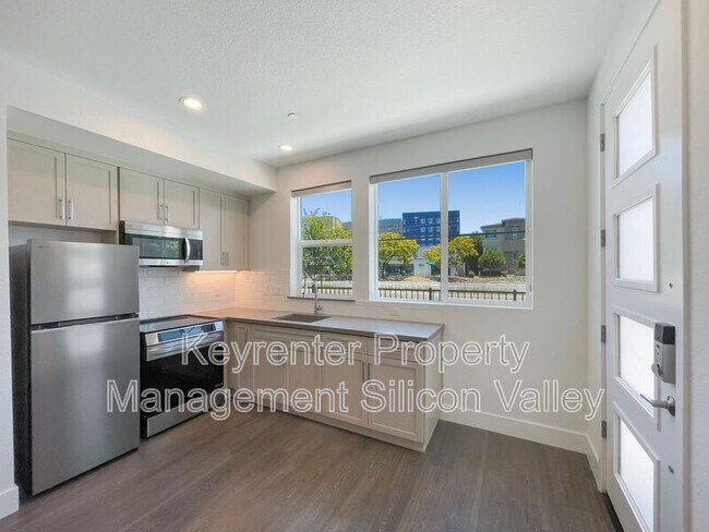 Building Photo - 333 Montague Expy