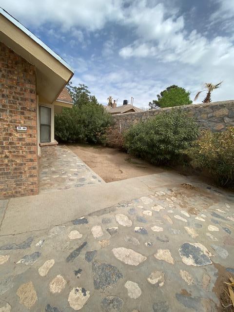 Building Photo - 7421 Bishop Flores Dr