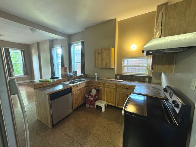 Building Photo - 6 Bedroom / 2 Bathroom House - NEXT TO SEMO's CAMPUS, LARGE YARD, INTERNET INCLUDED