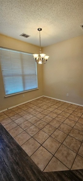 Building Photo - 2820 Deer Ridge Dr