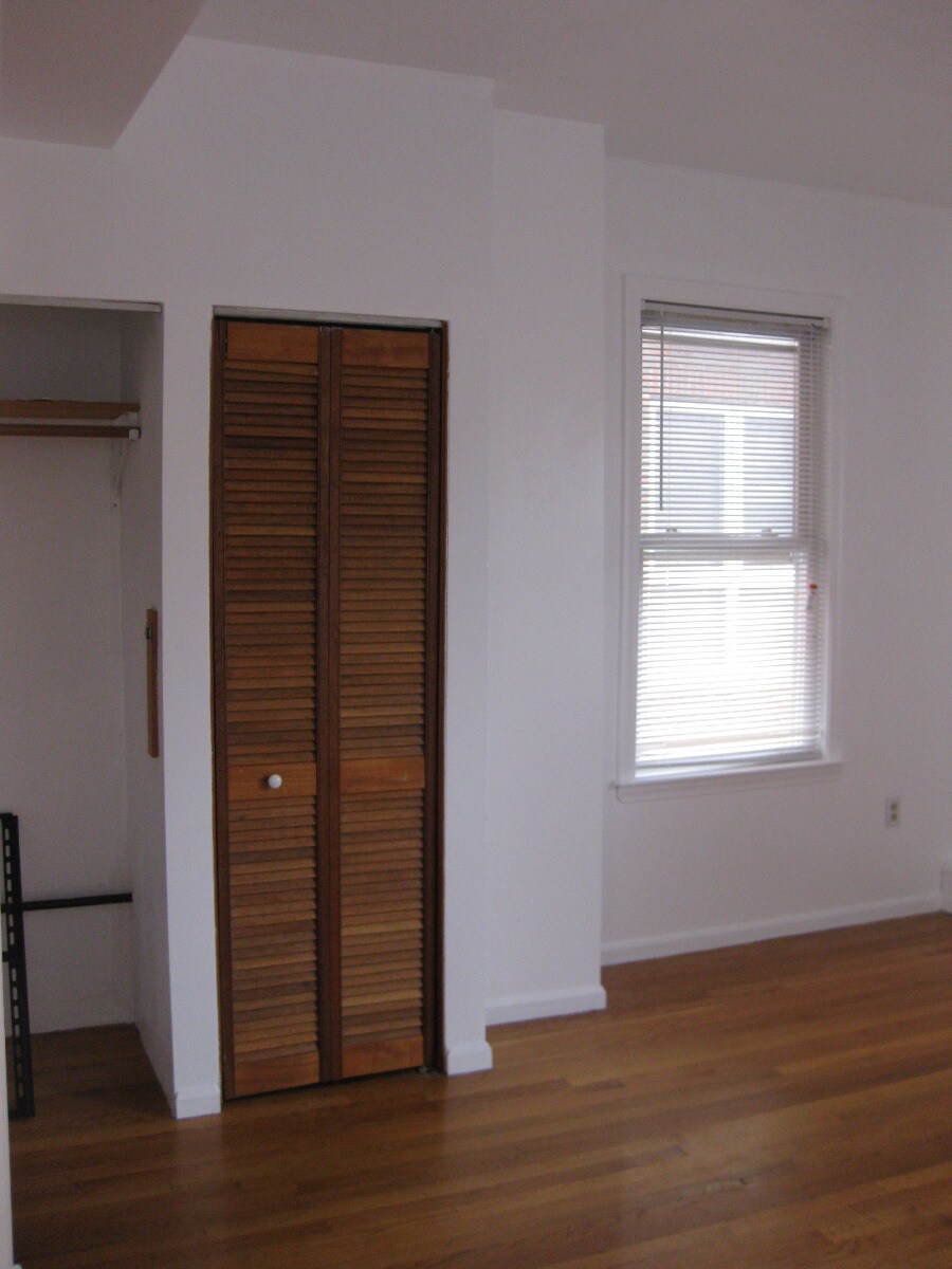 Building Photo - 25 Hanover Ave