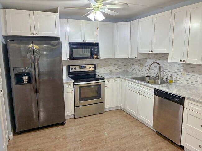 Building Photo - 339 Knotty Pine Cir