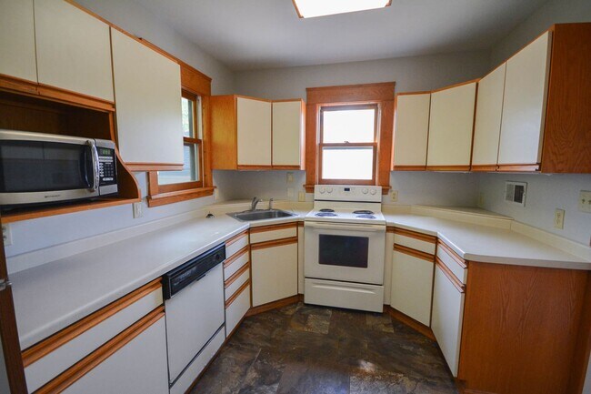 Building Photo - Rare opportunity in the St. Mary's neighborhood!