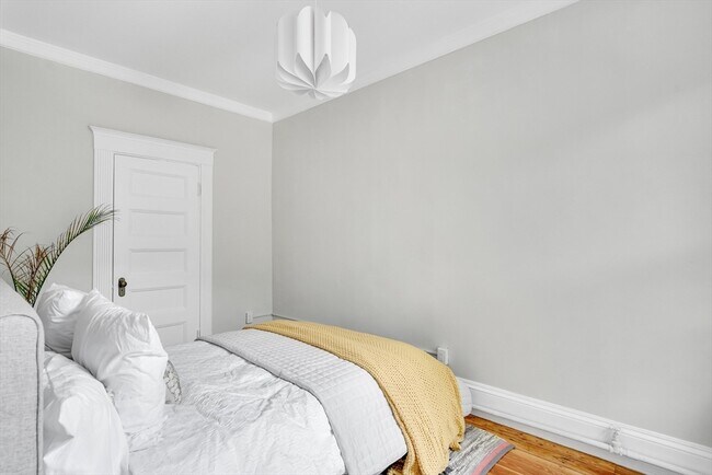 Building Photo - 1485 Beacon St