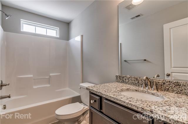 Building Photo - 352 Halton Crossing Dr SW