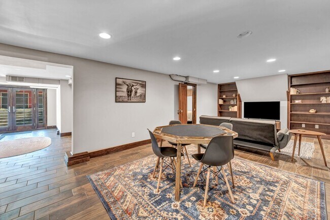 Building Photo - Charming Modern Industrial Fully Furnished Home for Lease