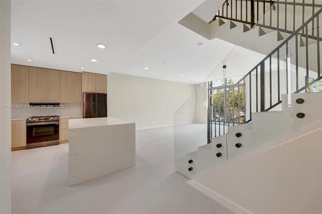 Building Photo - 2692 SW 25th Ave