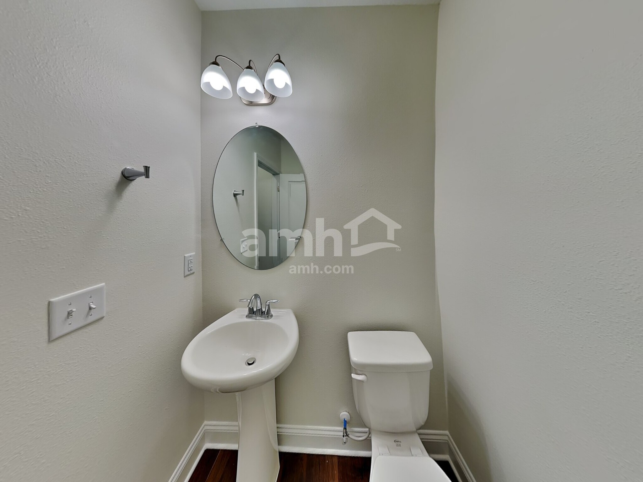 Building Photo - 216 Banyan Frst Dr