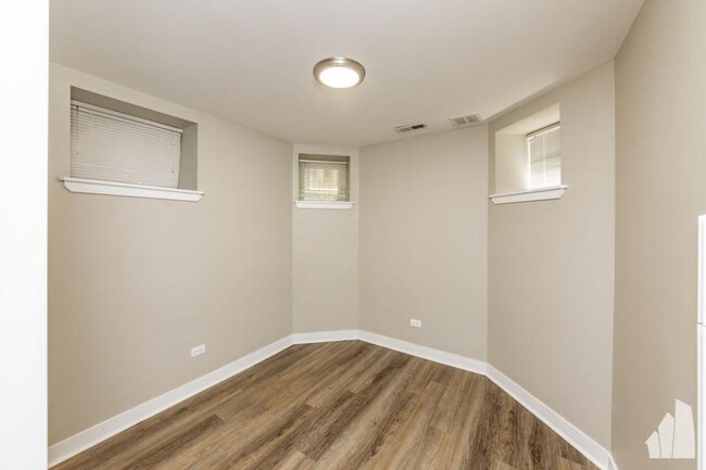 Building Photo - 1 bedroom in Chicago IL 60614