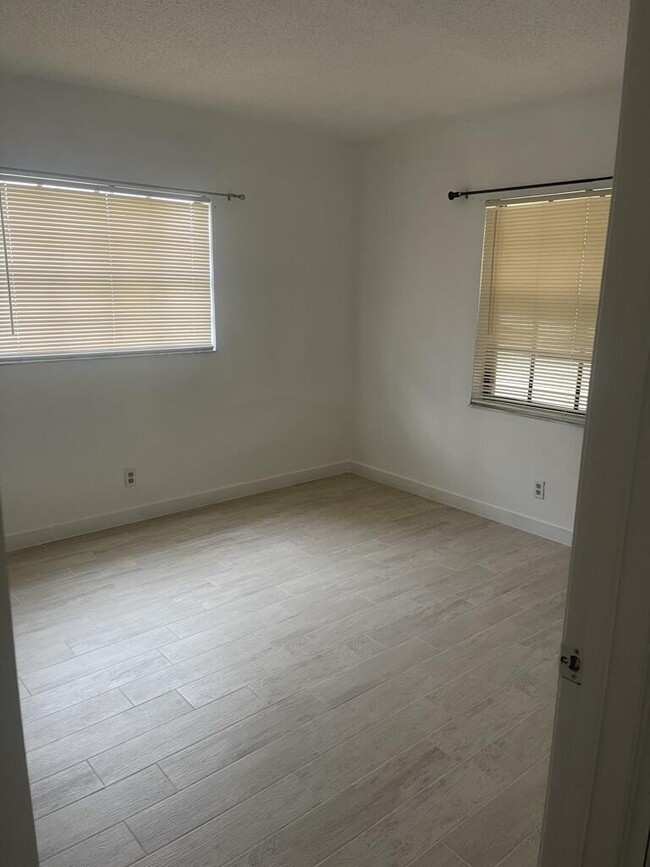 Building Photo - 4259 Oak Terrace Dr