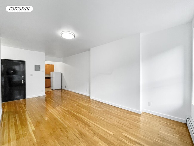 Building Photo - 523 W 49th St