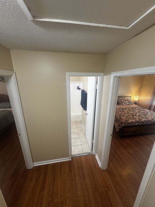 Building Photo - 127 Eaglewood Way