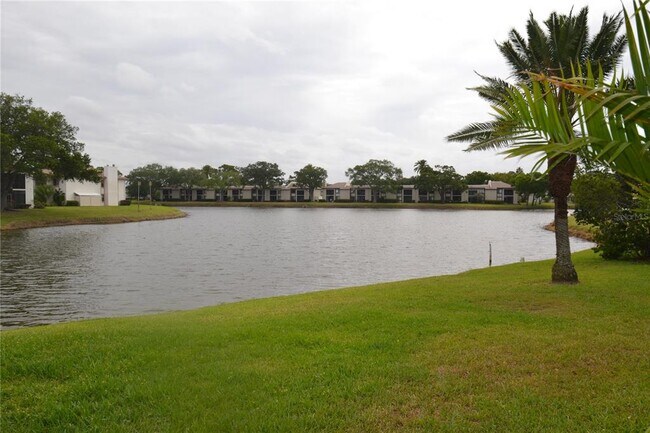 Building Photo - 161 Lakeside Dr