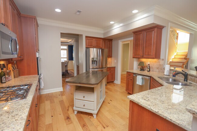 Building Photo - 504 Village Walk Ln