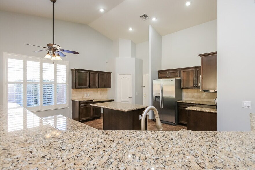 Building Photo - 20960 E Via Del Rancho Rd