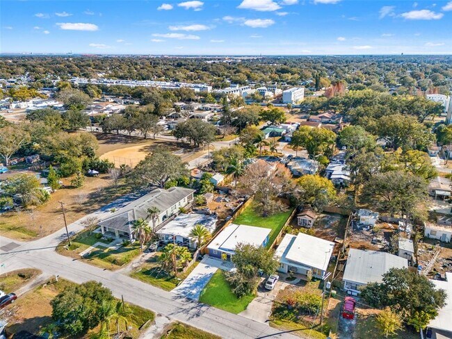 Building Photo - 4606 W Paxton Ave