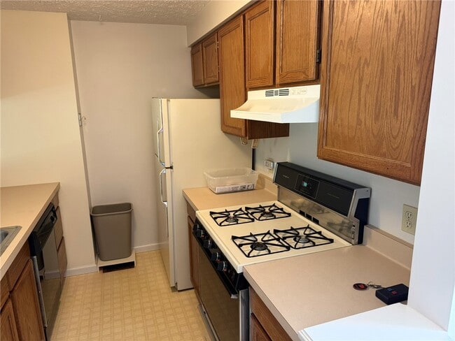 Building Photo - 116 Jordache Ln