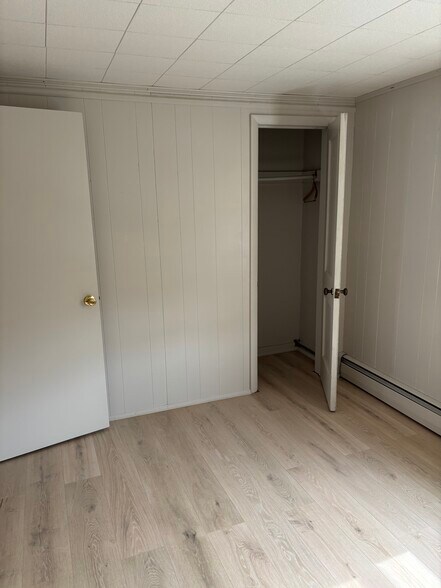 Middle bedroom closet - 1 Mars St