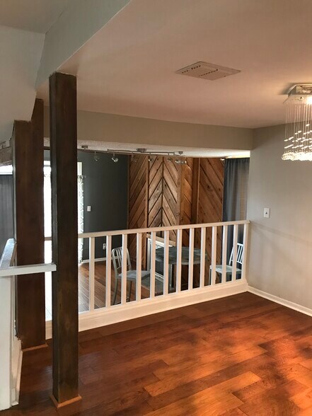 Building Photo - 5622 Clarke Address