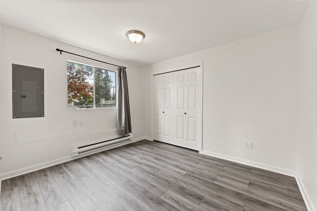 Building Photo - Charming 4 Bedroom 2 Bath single family house in Columbia City
