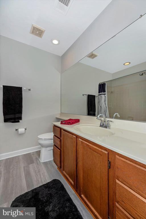 Building Photo - 910 McLendon Dr