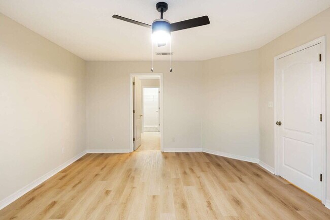 Building Photo - New Home for the Holidays – 4BR/2BA Near N...