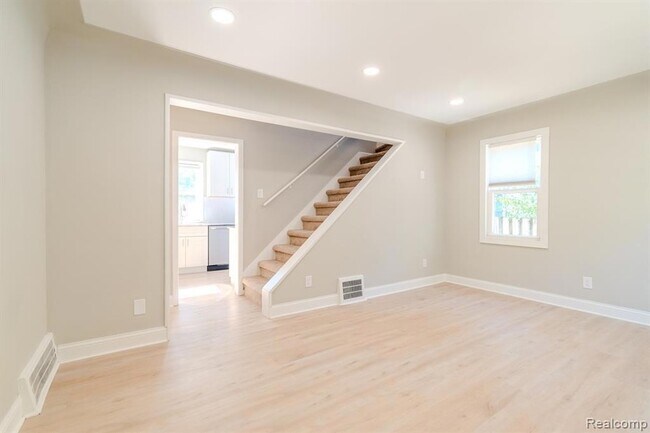 Building Photo - 1517 W Saratoga St