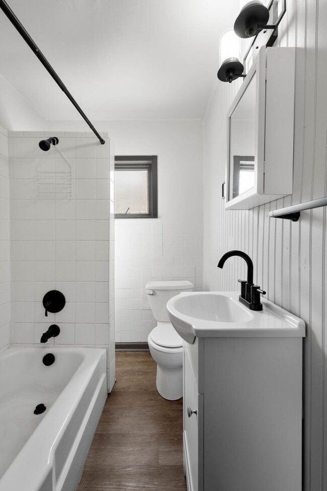 Building Photo - Stunning 3 bedroom home in McKees Rocks available May 1!