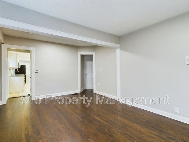 Building Photo - 3032 Elmwood Ave