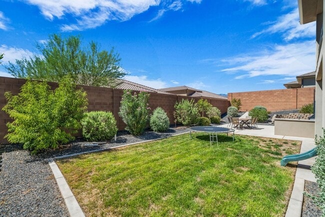 Building Photo - 6 Bedroom Home by Sand Hallow State Park!! Price Reduced!!