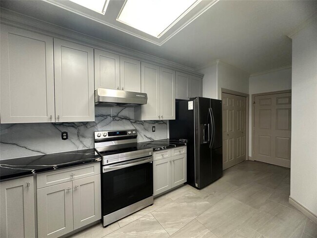 Building Photo - 2027 Marchwood Manor Dr
