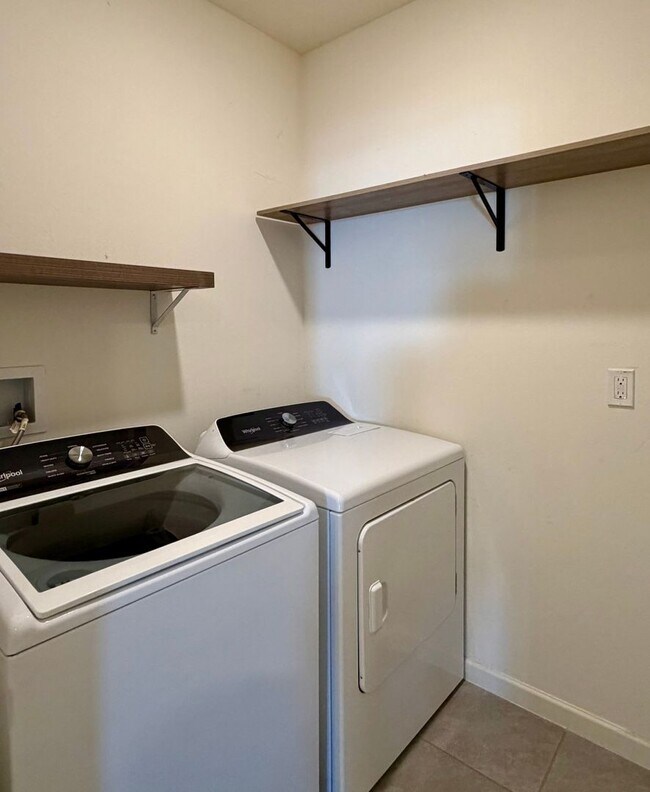 Building Photo - Palm Bay Pool Home Stunner!