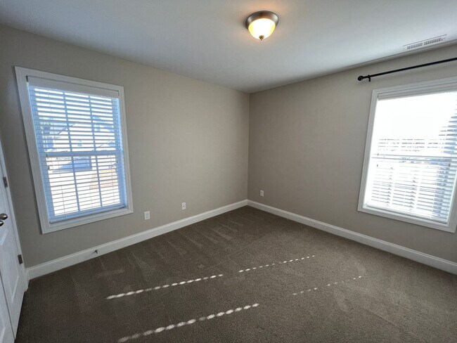 Building Photo - Beautiful 4 Bed, 2.5 Bath Westgate Home