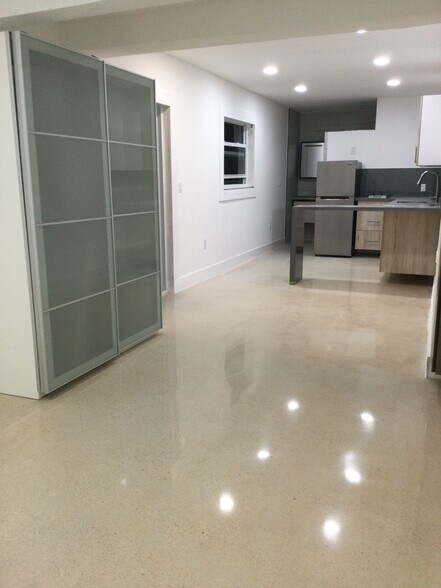 Closet - 10255 SW 34th St