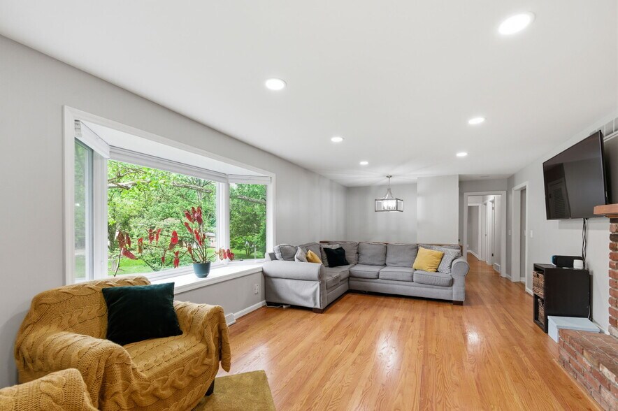 Building Photo - 1204 Forest Ct
