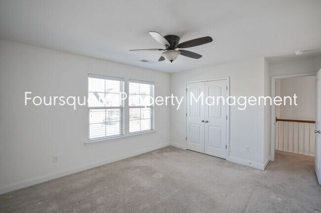 Building Photo - Spacious Single-Family Home with Open Floor Plan, Loft & Two-Car Garage – In the Popular Arrowhea...