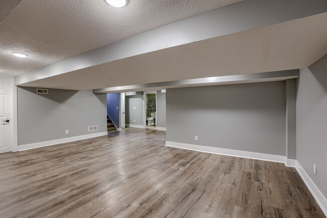 Building Photo - 2347 S 33rd St