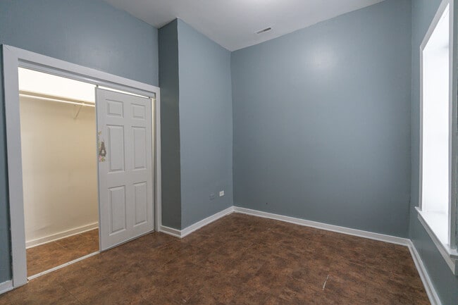 Building Photo - 1701 W 35th St