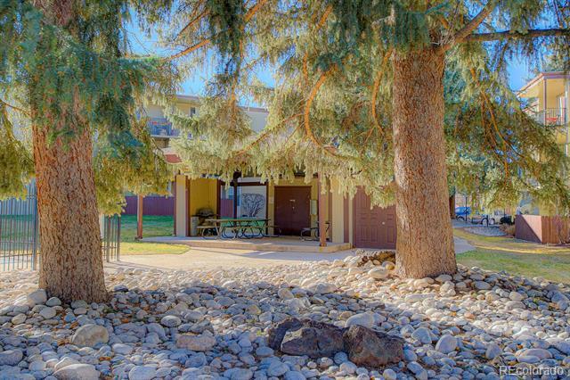 Building Photo - 2231 S Vaughn Way